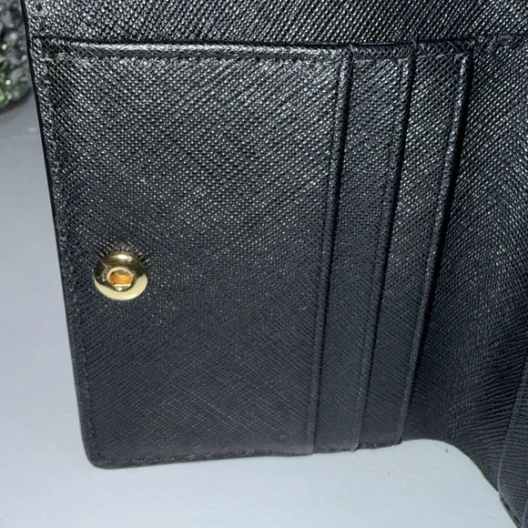 Tory Burch Black Textured Wallet with Gold Emblem - Picture 5 of 6